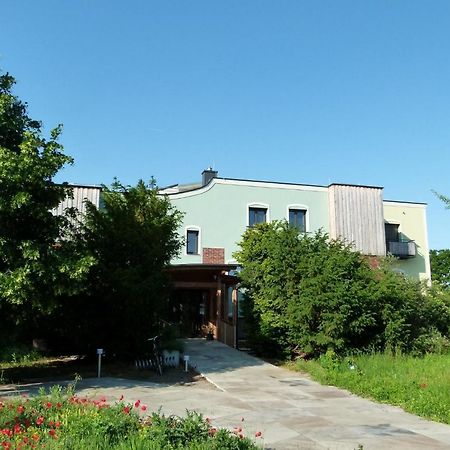 Haus Monti Hotel Maria Lanzendorf Екстериор снимка