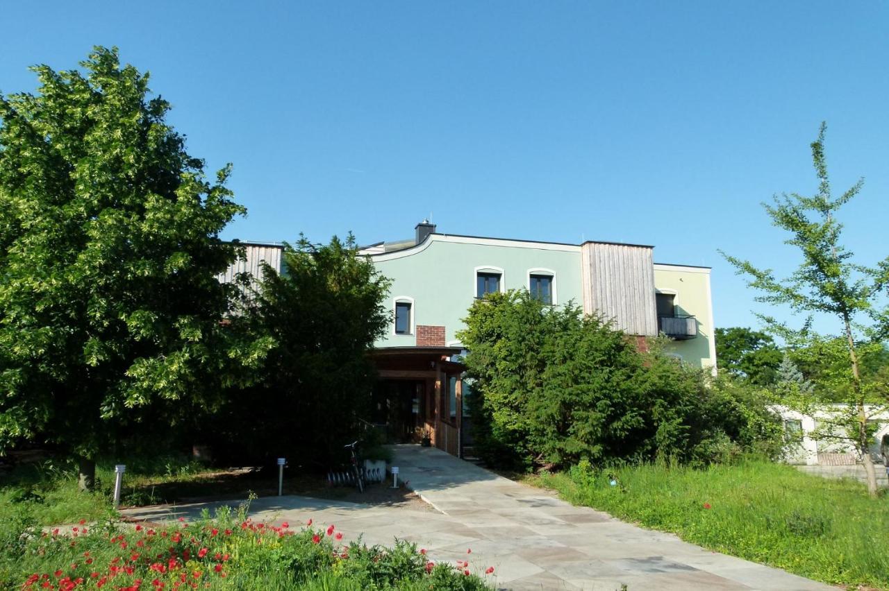 Haus Monti Hotel Maria Lanzendorf Екстериор снимка