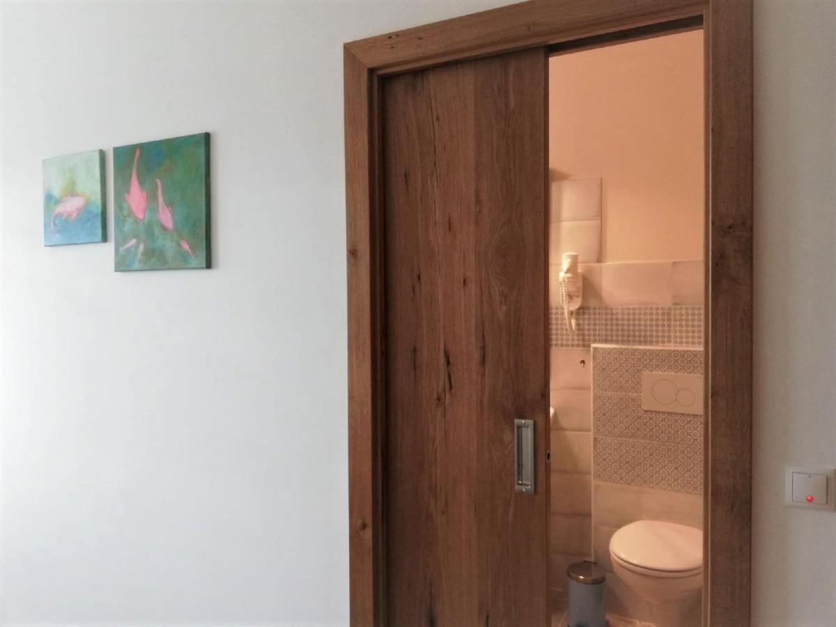 Haus Monti Hotel Maria Lanzendorf Екстериор снимка