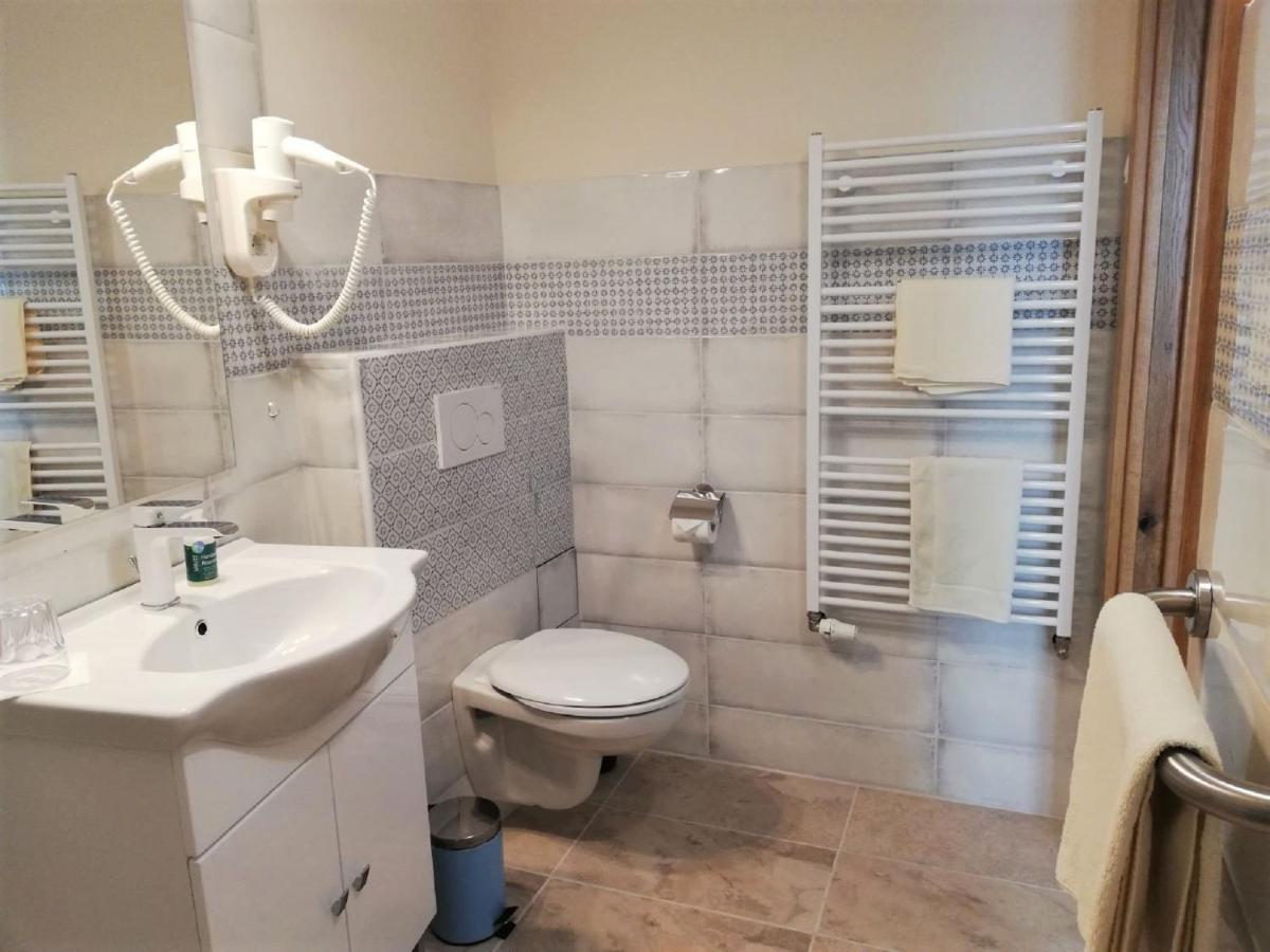Haus Monti Hotel Maria Lanzendorf Екстериор снимка