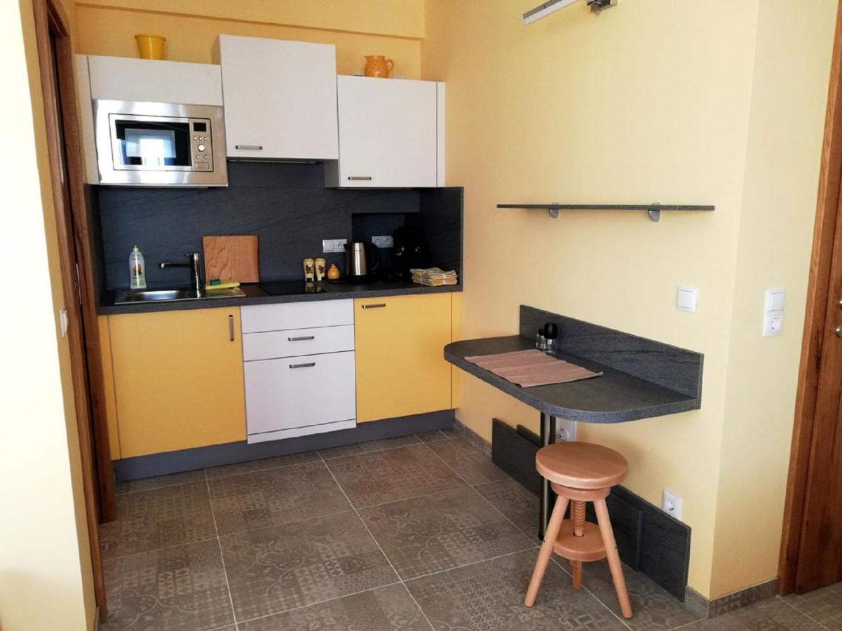 Haus Monti Hotel Maria Lanzendorf Екстериор снимка
