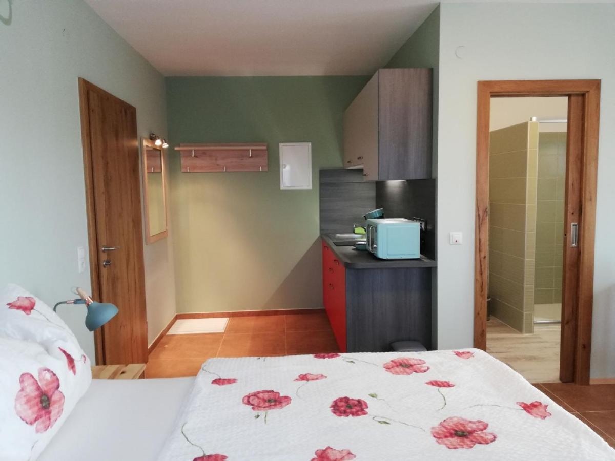 Haus Monti Hotel Maria Lanzendorf Екстериор снимка