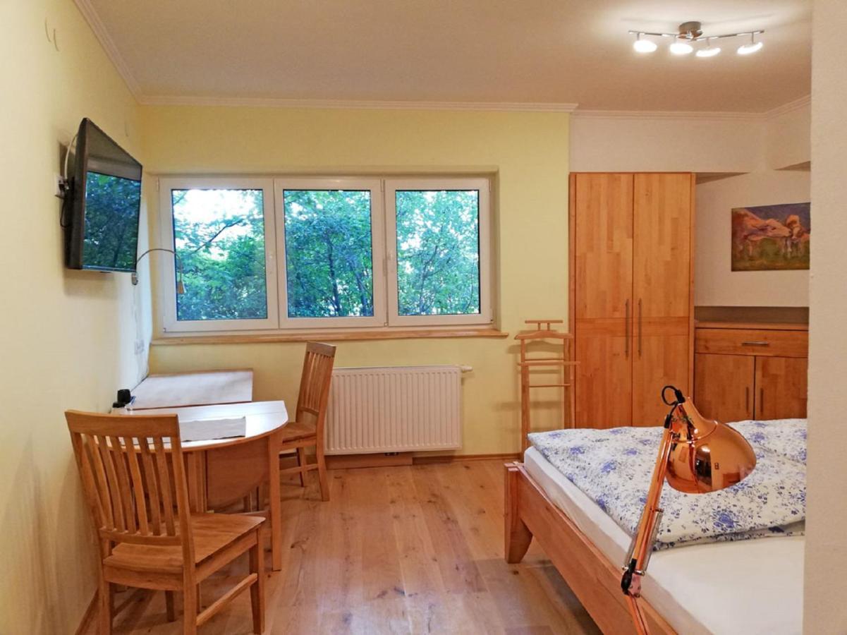 Haus Monti Hotel Maria Lanzendorf Екстериор снимка