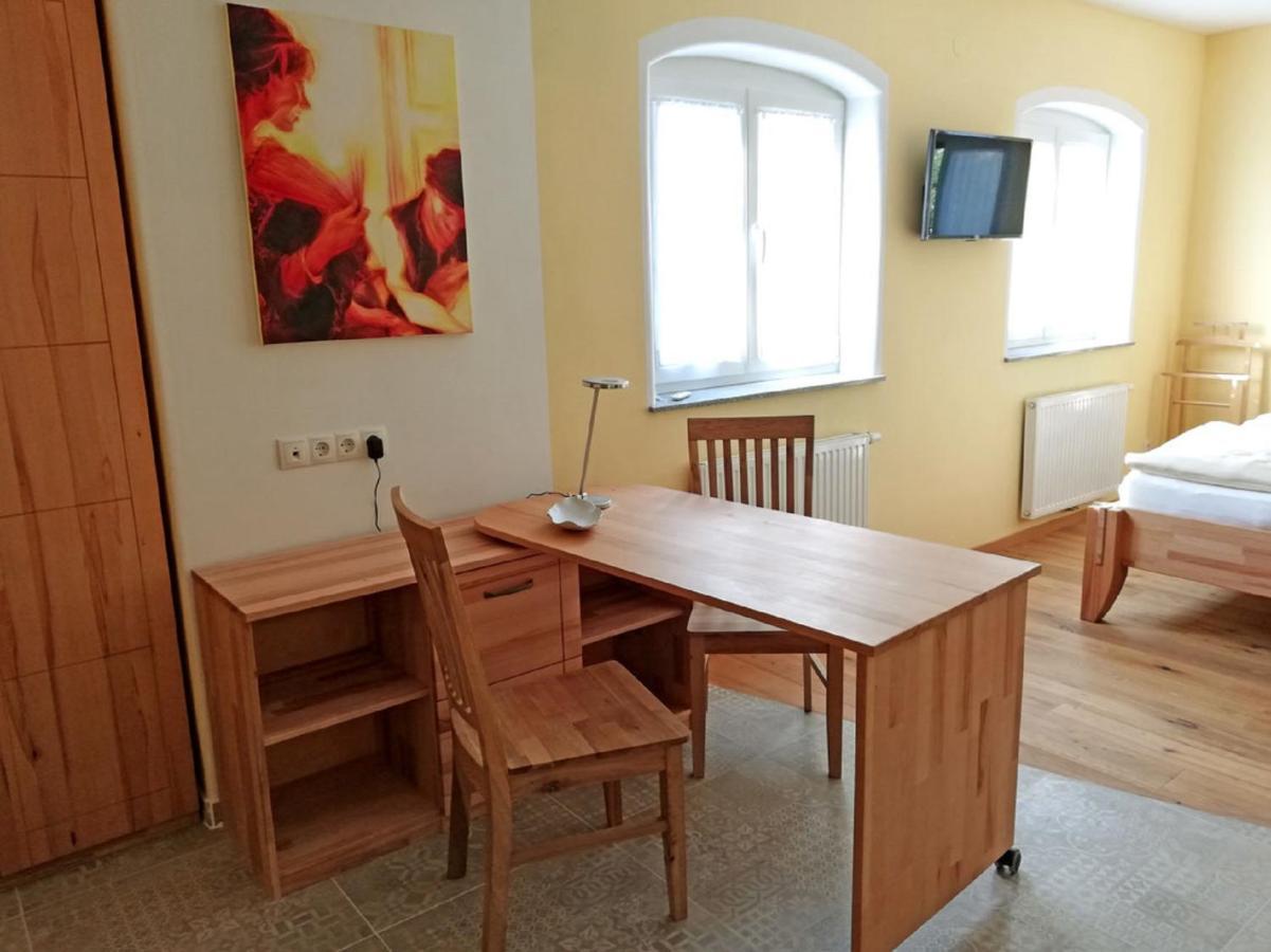 Haus Monti Hotel Maria Lanzendorf Екстериор снимка
