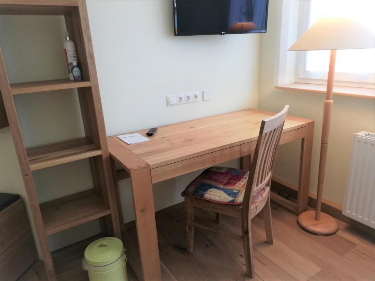Haus Monti Hotel Maria Lanzendorf Екстериор снимка