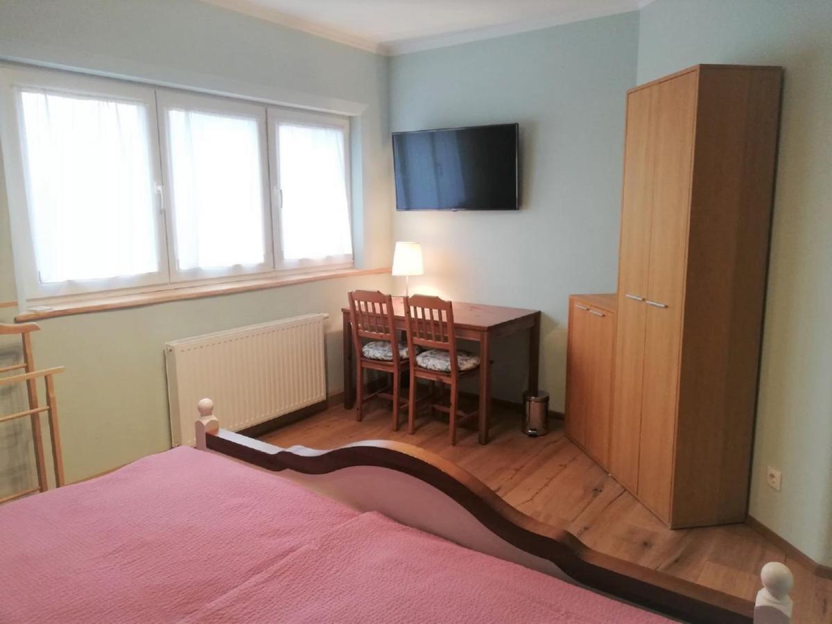 Haus Monti Hotel Maria Lanzendorf Екстериор снимка
