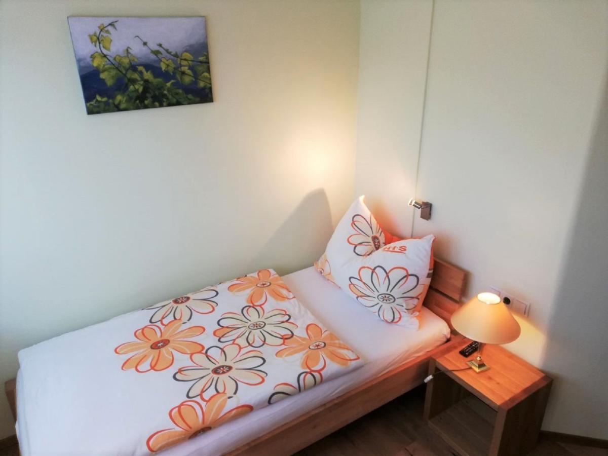 Haus Monti Hotel Maria Lanzendorf Екстериор снимка