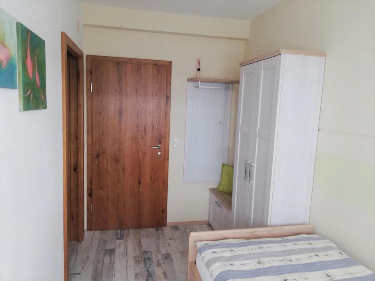 Haus Monti Hotel Maria Lanzendorf Екстериор снимка