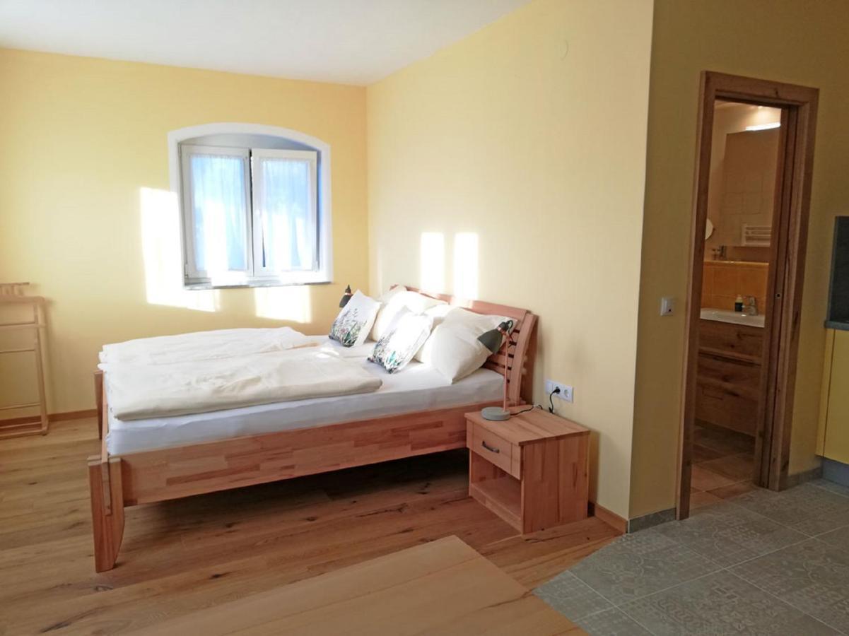 Haus Monti Hotel Maria Lanzendorf Екстериор снимка