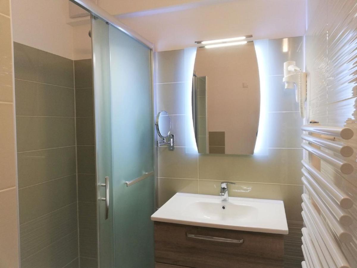 Haus Monti Hotel Maria Lanzendorf Екстериор снимка